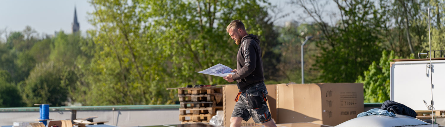 Gewerbliche-Solaranlage-Montage-Flachdach